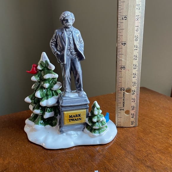 Department 56 “Statue of Mark Twain” Original Snow Village Ceramic Accessory - Picture 9 of 9